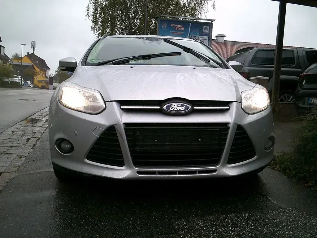 Gebraucht Ford Focus SYNC Edition 125 PS (91 kW) 2013 Silber Limousine