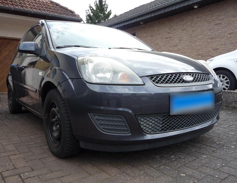 Gebraucht Ford Fiesta Ambiente 60 PS (44 kW) 2008 Grau Kleinwagen