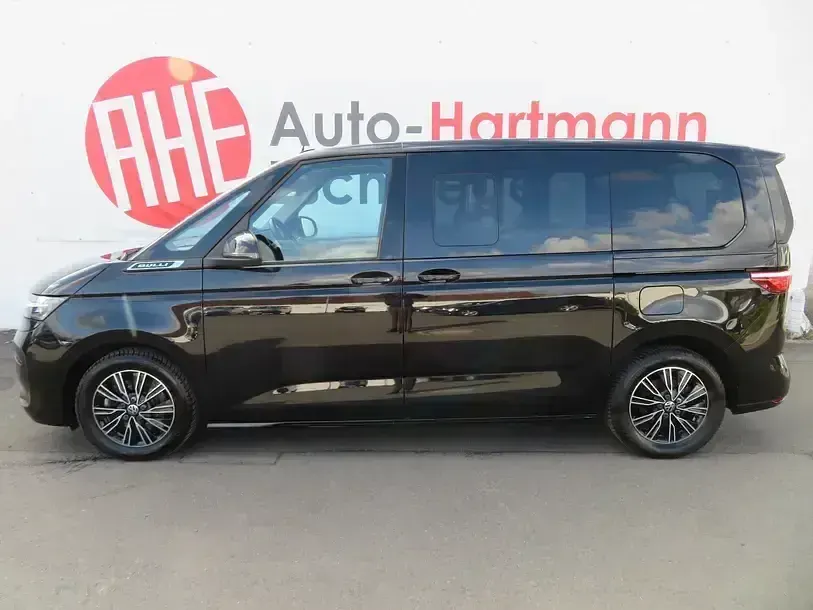 Second-hand VW Multivan Life 150 CP (110 kW) 2023 Negru Monovolum