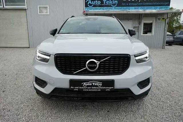 Gebraucht Volvo XC40 R-Design 163 PS (119 kW) 2022 Glacier silver metallic SUV