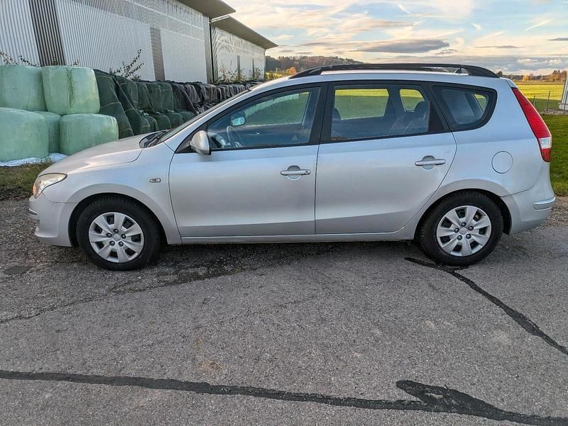 Gebraucht Hyundai i30 90 PS (66 kW) 2009 Silber Kombi