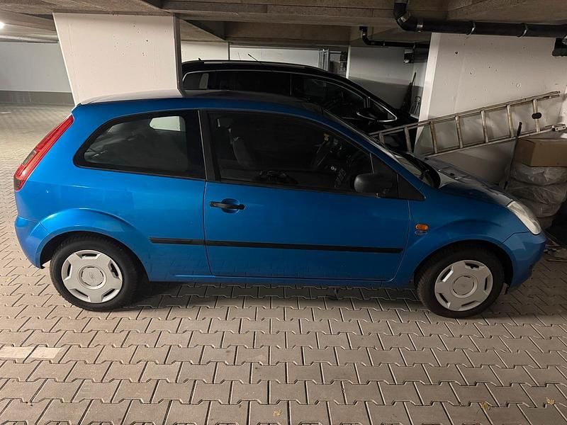 Blau Gebraucht 2005 Ford Fiesta Kleinwagen | 500 € (Superpreis) - Bild 1/4