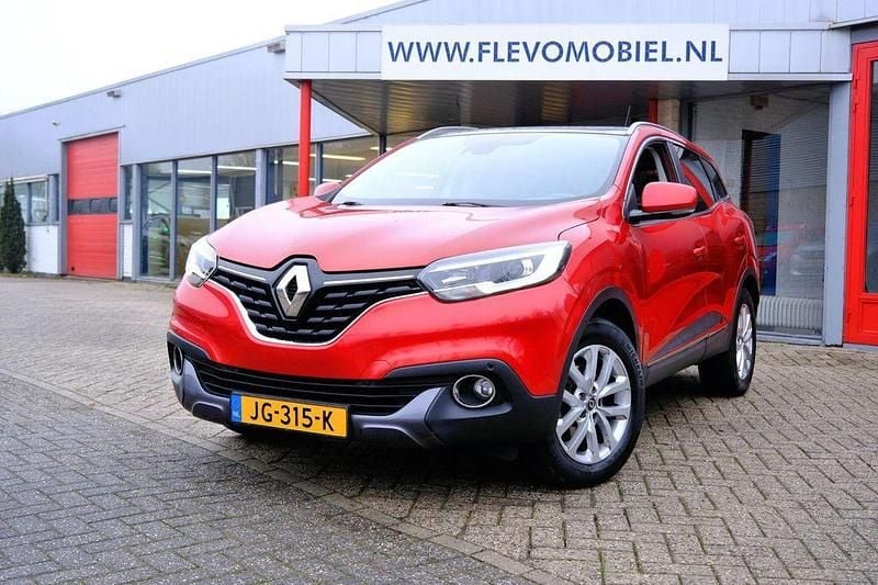 Rot Gebraucht 2016 Renault Kadjar Intens SUV | 8.950 € (Fairer Preis) - Bild 1/4