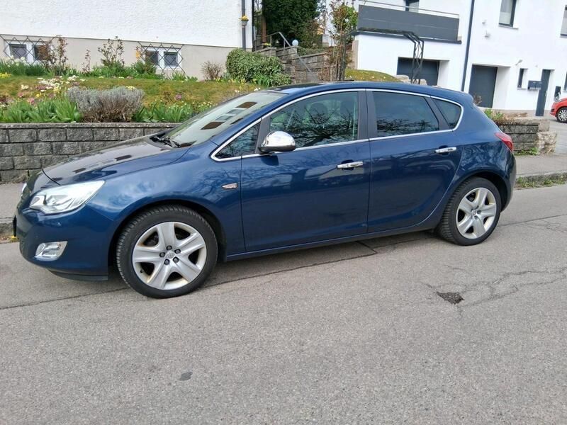 Blau Gebraucht 2011 Opel Astra Edition Limousine | 4.999 € (Fairer Preis) - Bild 1/4