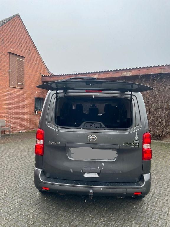 Gebraucht Toyota Proace Team 177 PS (130 kW) 2020 Grau Van / Kleinbus