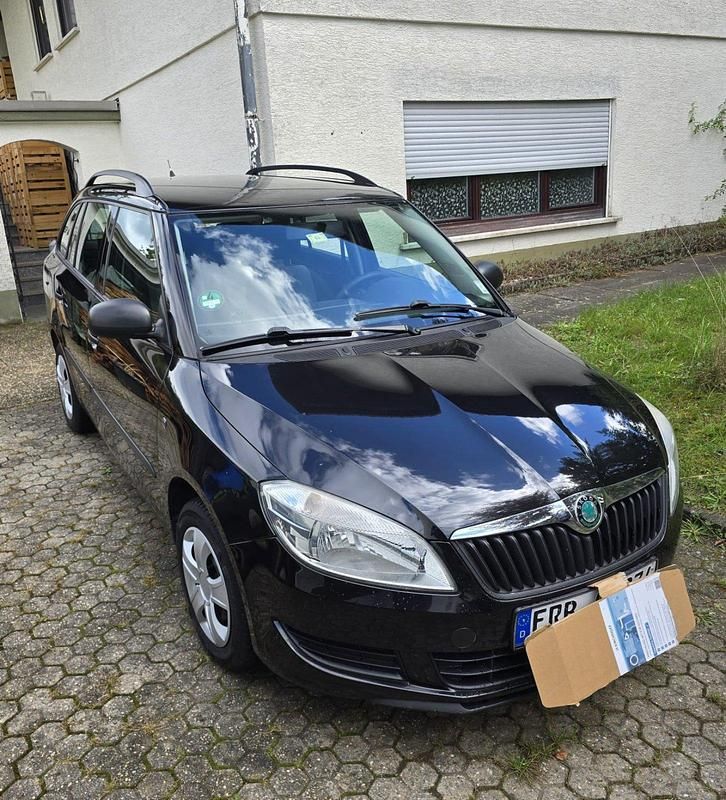 Schwarz Gebraucht 2011 Skoda Fabia Kleinwagen | 3.200 € (Fairer Preis) - Bild 1/4