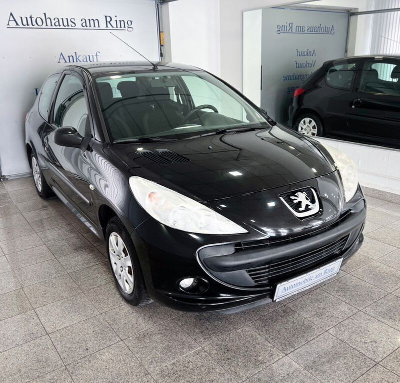 Schwarz Gebraucht 2010 Peugeot 206+ Basis Kleinwagen | 2.880 € (Etwas zu teuer) - Bild 1/4