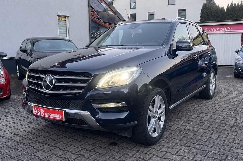 Blau Gebraucht 2014 Mercedes ML350 SUV | 18.950 € (Fairer Preis) - Bild 1/4