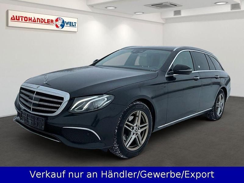 Schwarz Gebraucht 2017 Mercedes E200 Exclusive Limousine | 14.199 € (Superpreis) - Bild 1/3