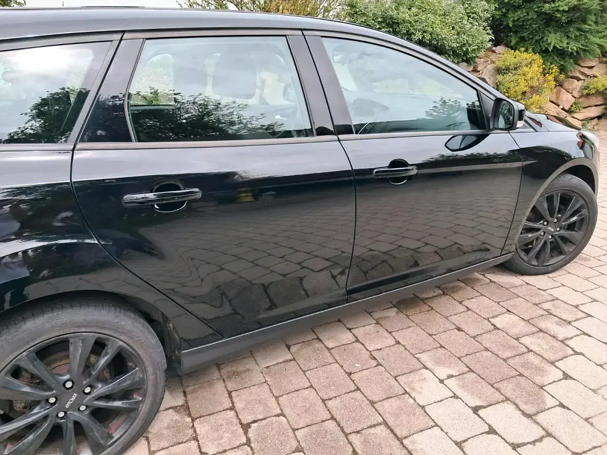 Usado Ford Focus 115 CV (84 kW) 2017 Negro Familiar
