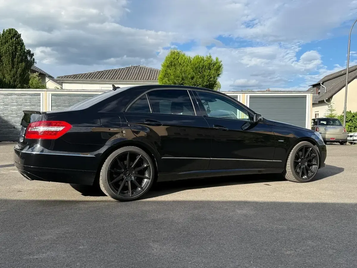 Gebraucht Mercedes E300 231 PS (169 kW) 2013 Schwarz Limousine