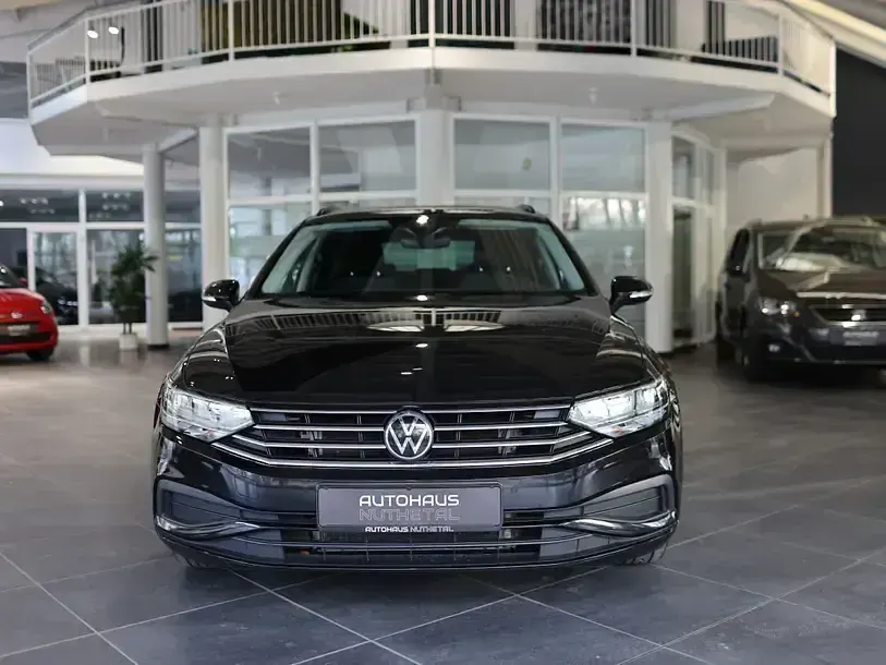 Gebraucht VW Passat 150 PS (110 kW) 2022 Schwarz Kombi
