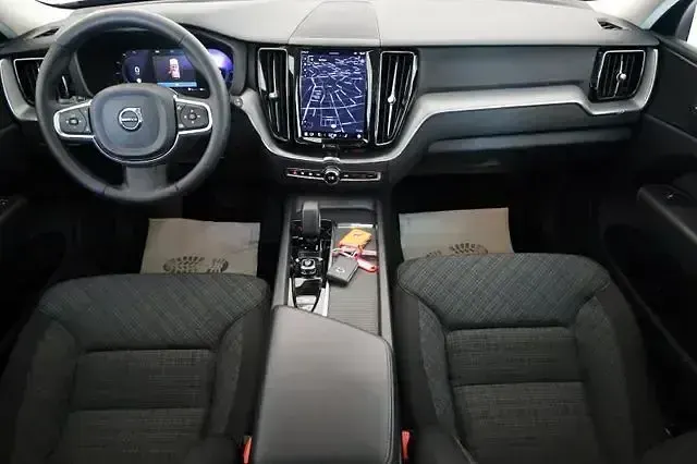 Gebraucht Volvo XC60 Core 197 PS (144 kW) 2022 Onyx black / metallic (metallic) SUV
