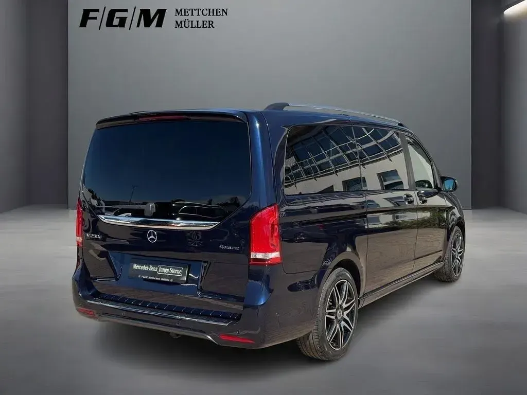 Gebraucht Mercedes V250 AMG 190 PS (139 kW) 2019 Cavansitblau metallic Van / Kleinbus