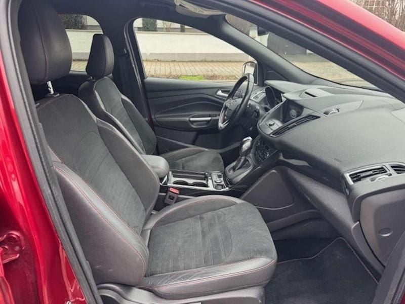 Gebraucht Ford Kuga ST-Line 182 PS (133 kW) 2017 Rot SUV