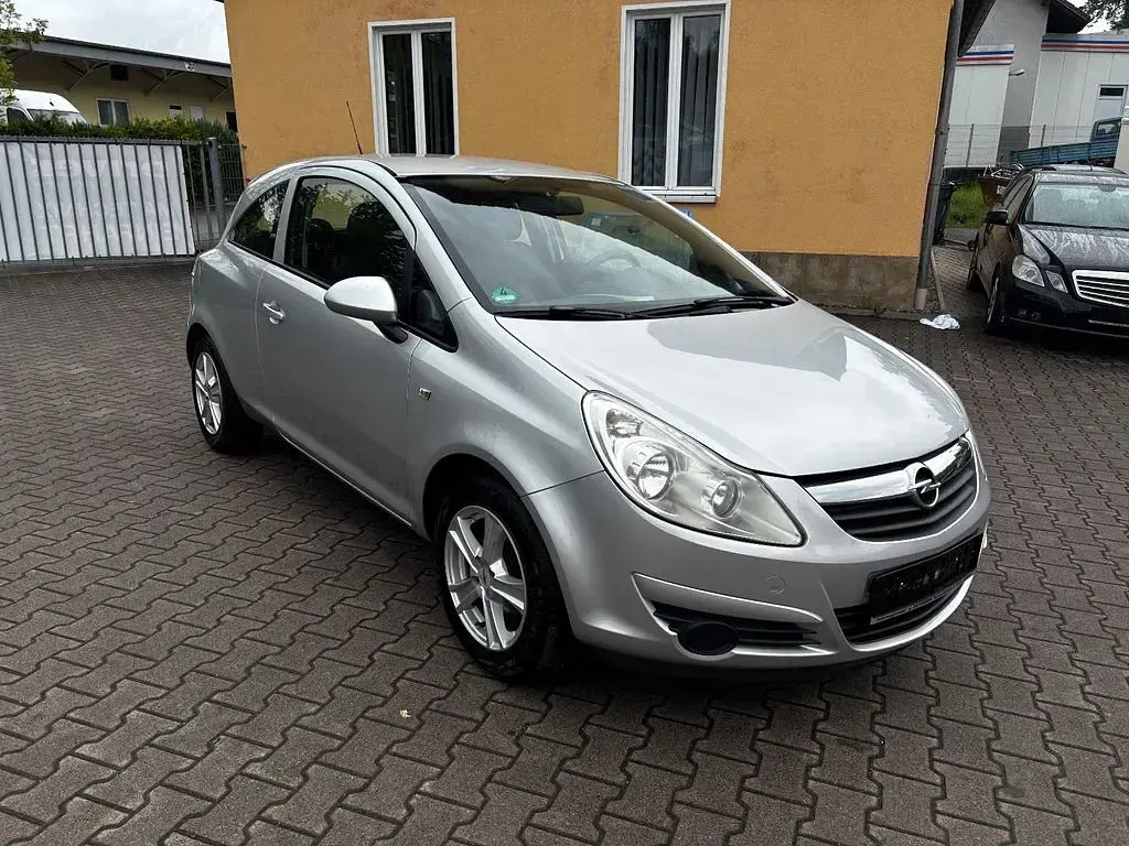 Używany Opel Corsa Edition 80 KM (58 kW) 2008 Srebrny Hatchback