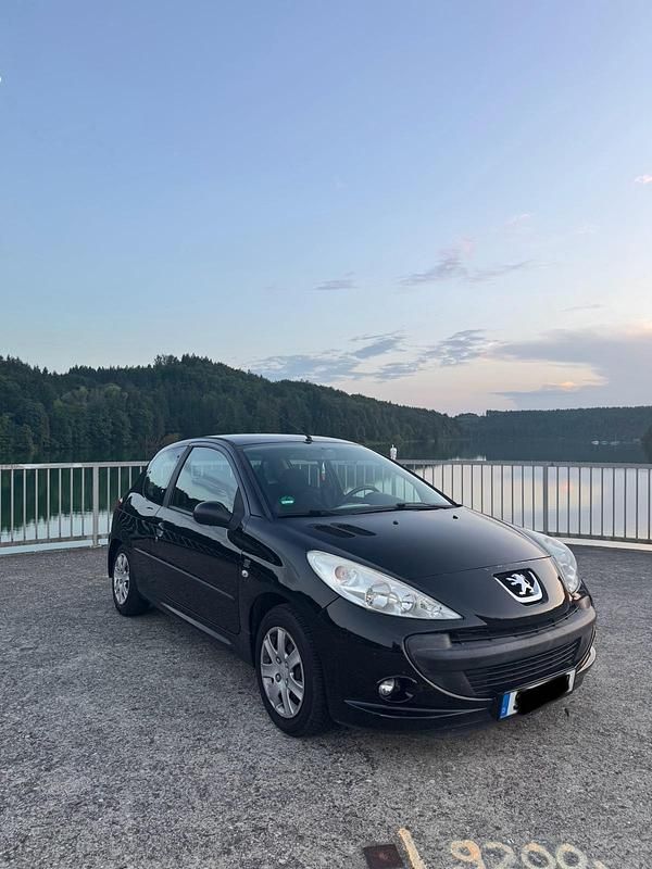 Gebraucht Peugeot 206+ 68 PS (50 kW) 2009 Schwarz Kleinwagen