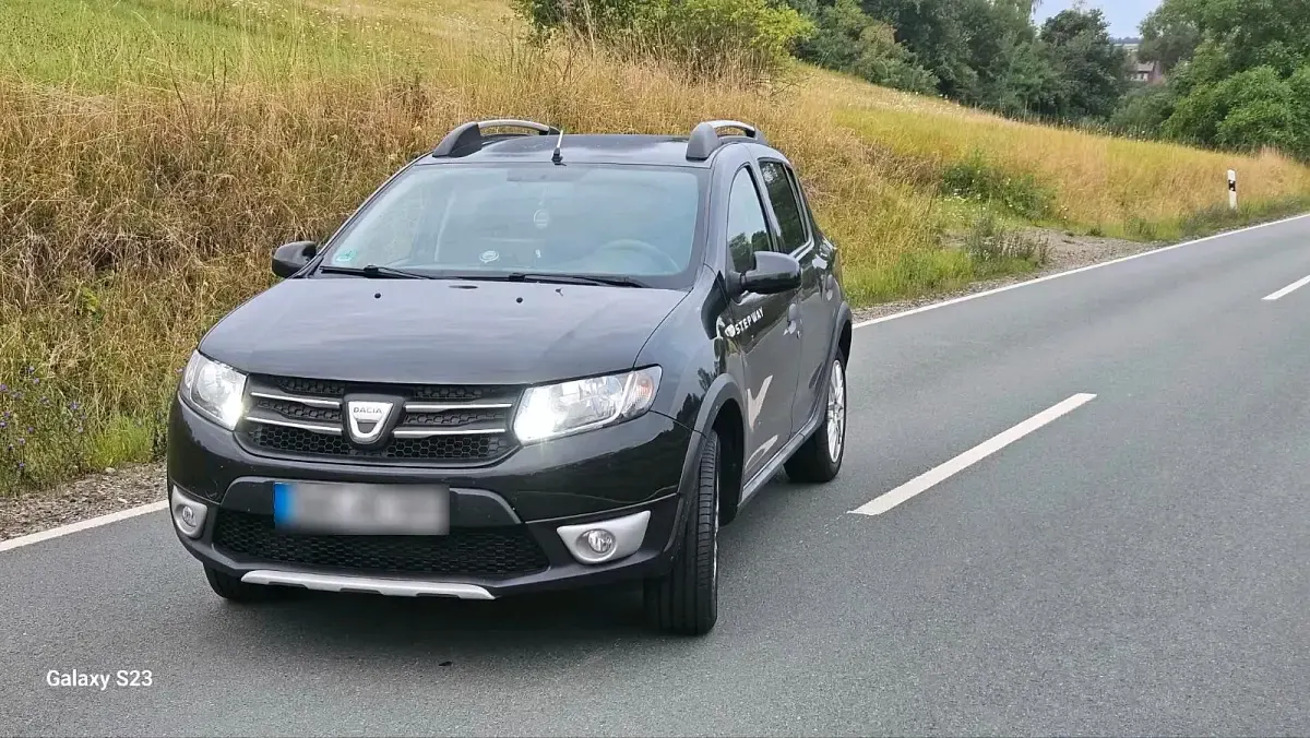 Gebraucht Dacia Sandero Stepway 90 PS (66 kW) 2013 Schwarz Kleinwagen