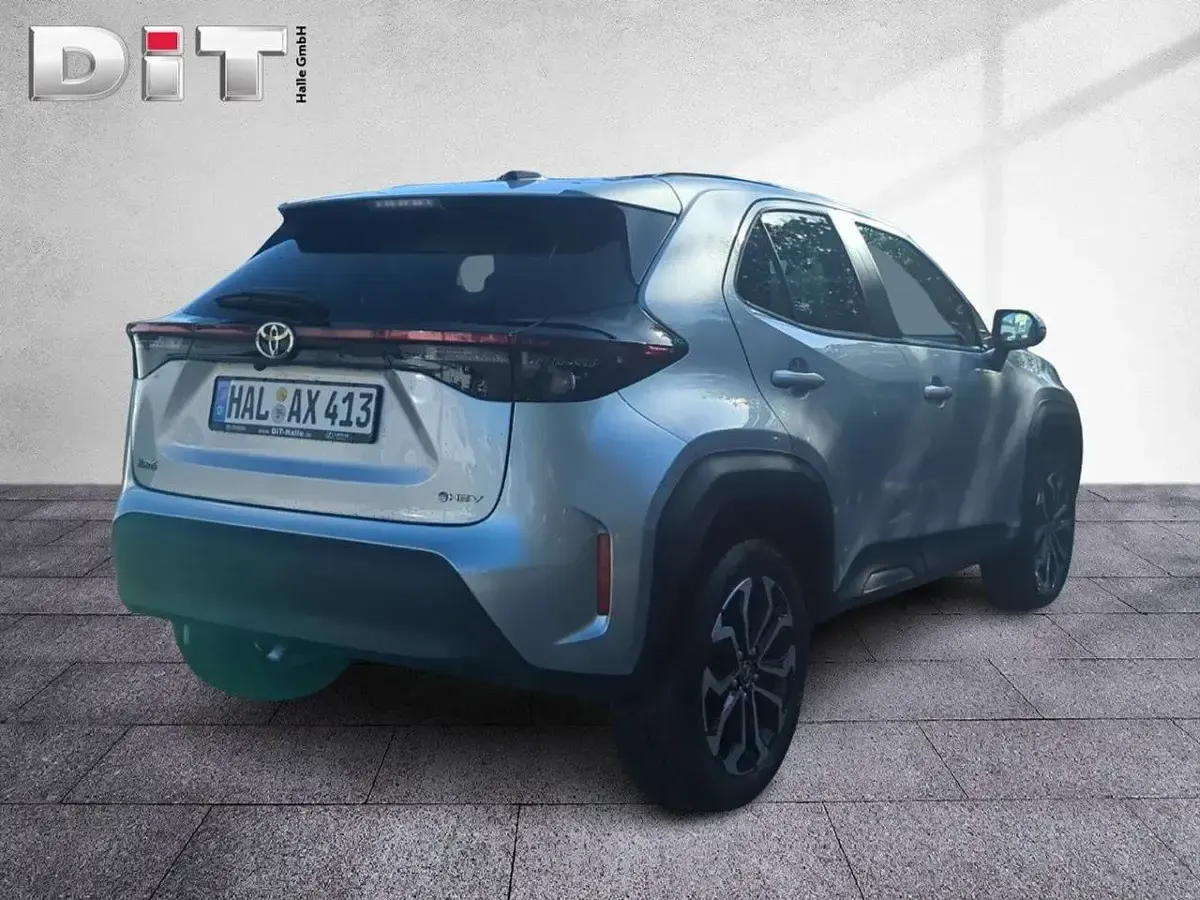 Gebraucht Toyota Yaris Cross 131 PS (96 kW) 2025 Shimmering silver metallic SUV