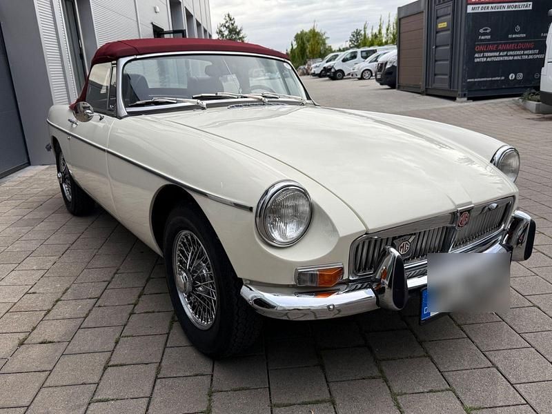 Weiß Gebraucht 1973 MG B Cabrio | 20.500 € - Bild 1/4