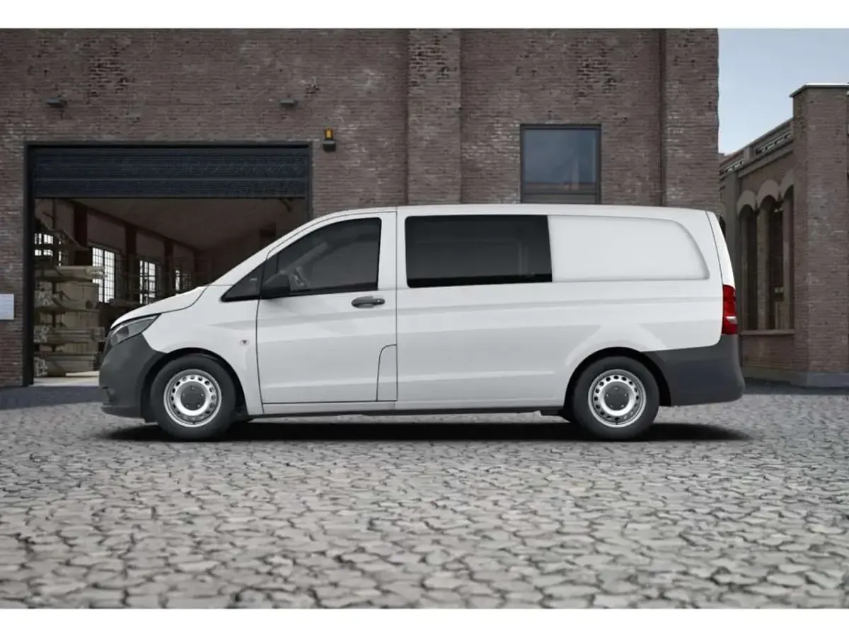 Gebraucht Mercedes Vito 163 PS (119 kW) 2024 Arktikweiß Van