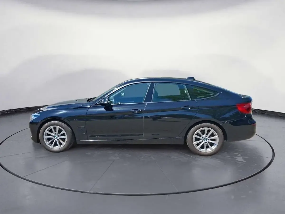 Gebraucht BMW 330 Advantage 258 PS (189 kW) 2019 Schwarz uni Limousine