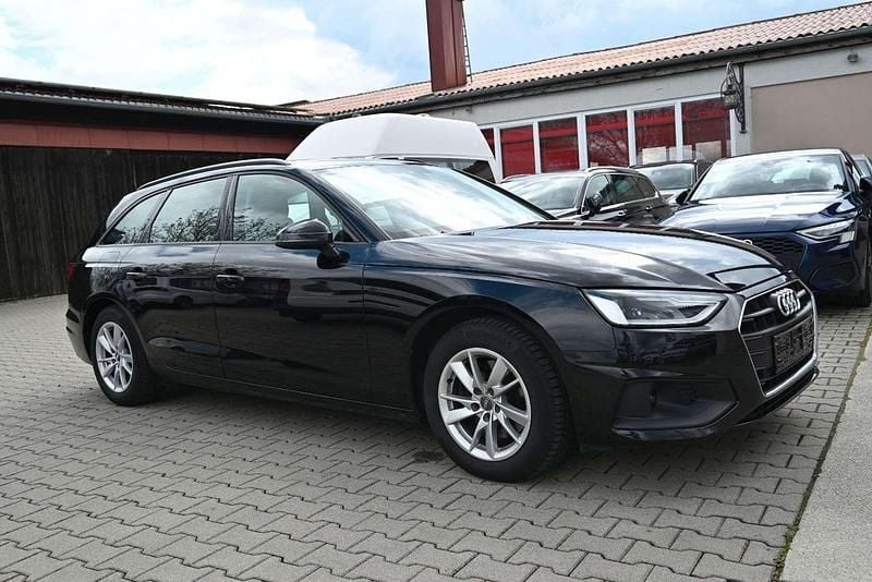 Gebraucht Audi A4 Basis 163 PS (119 kW) 2022 Schwarz Kombi