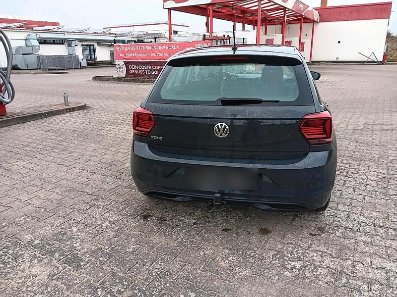 Gebraucht VW Polo 65 PS (47 kW) 2018 Grau Kleinwagen