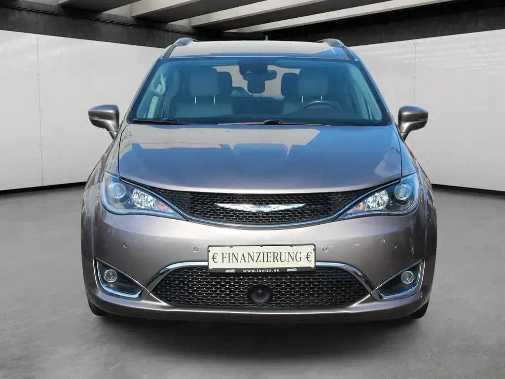 Używany Chrysler Pacifica 291 KM (214 kW) 2018 Beżowy SUV