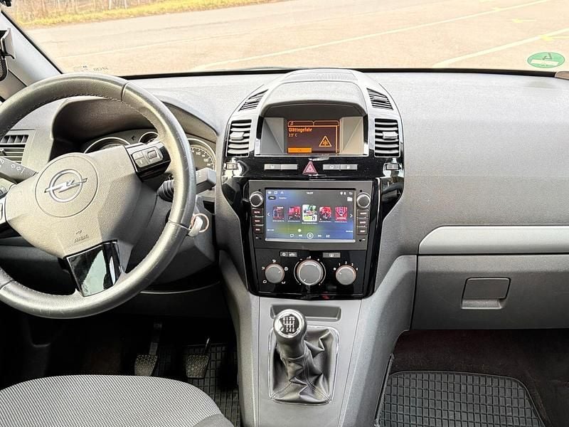 Gebraucht Opel Zafira 140 PS (102 kW) 2011 Gold Van / Kleinbus