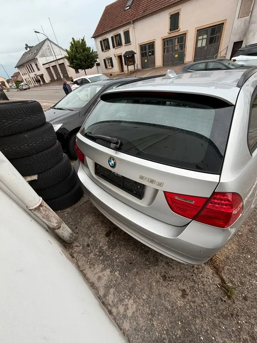 Gebraucht BMW 316 143 PS (105 kW) 2010 Grau Kombi