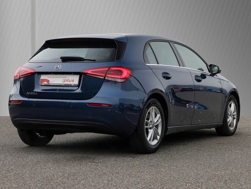Gebraucht Mercedes A180 116 PS (85 kW) 2020 Denimblau  metalliclack Limousine