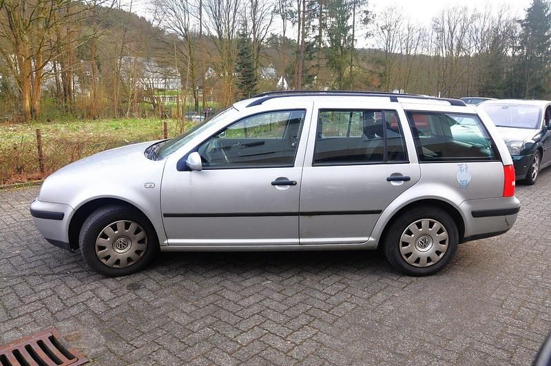 Silber Gebraucht 2005 VW Golf IV Kombi | 740 € (Superpreis) - Bild 1/4