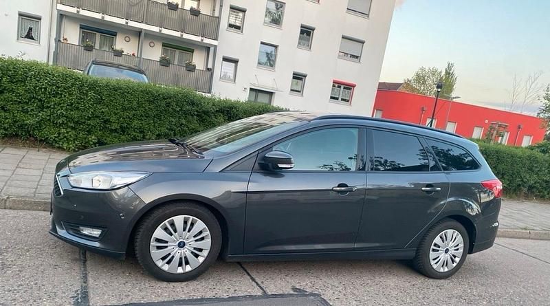Gebraucht Ford Focus 120 PS (88 kW) 2017 Andere farben Kombi