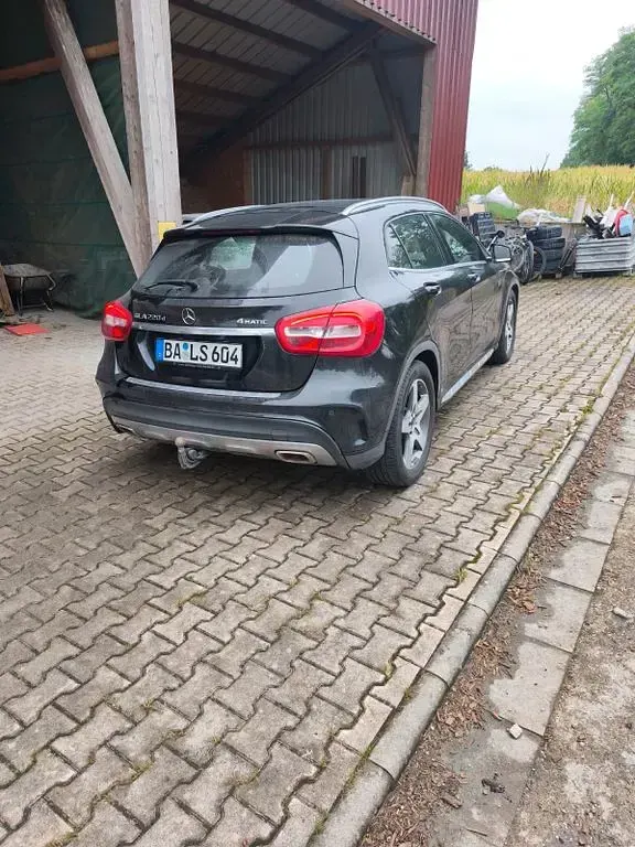 Gebraucht Mercedes GLA220 177 PS (130 kW) 2017 Schwarz SUV