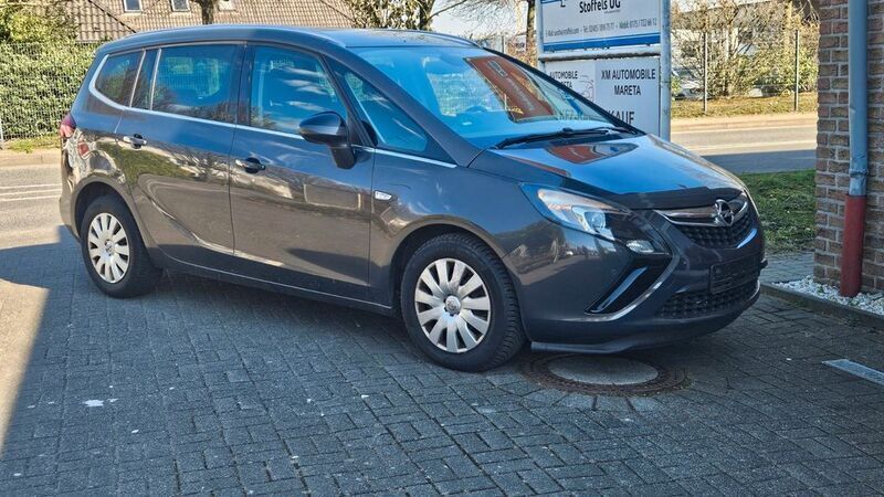 Grau Gebraucht 2014 Opel Zafira Tourer Selection Van / Kleinbus | 5.900 € (Etwas zu teuer) - Bild 1/4
