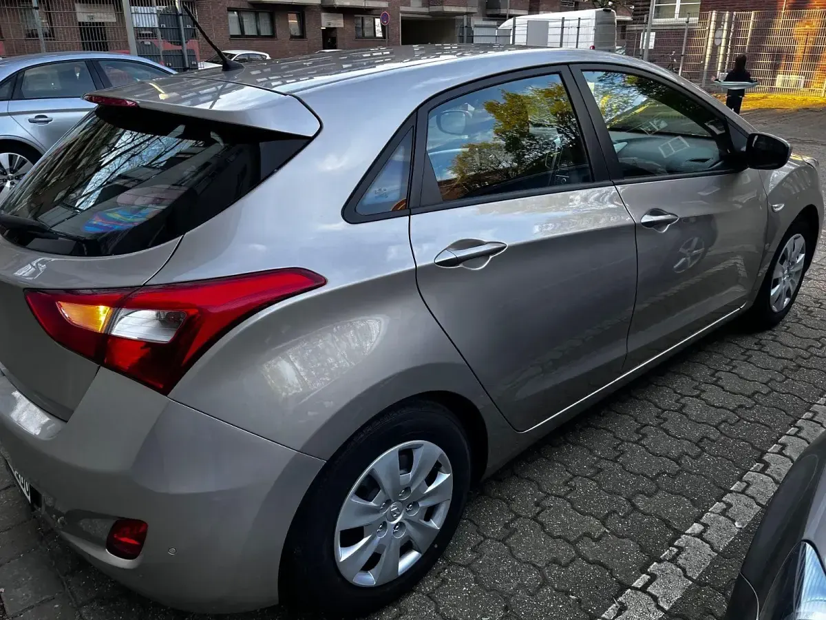 Gebraucht Hyundai i30 Trend 99 PS (72 kW) 2017 Beige Limousine