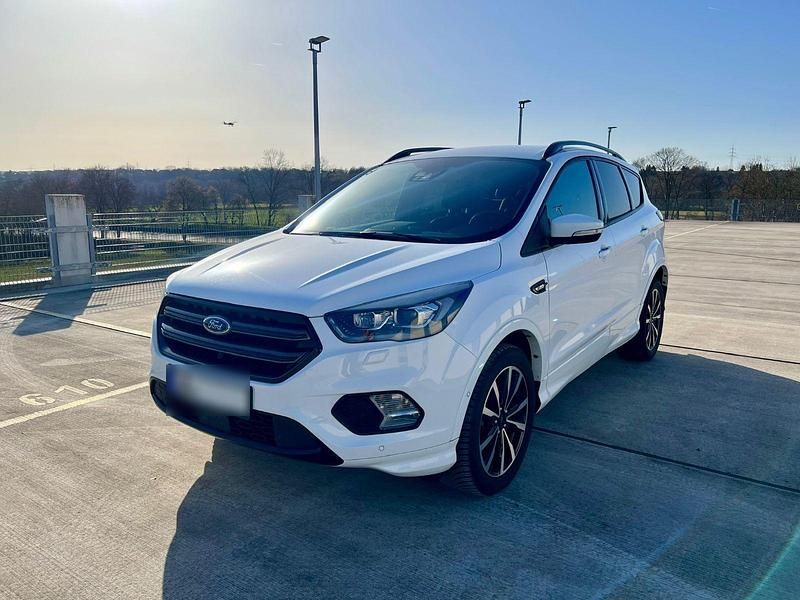 Gebraucht Ford Kuga ST-Line 175 PS (128 kW) 2018 Weiß SUV