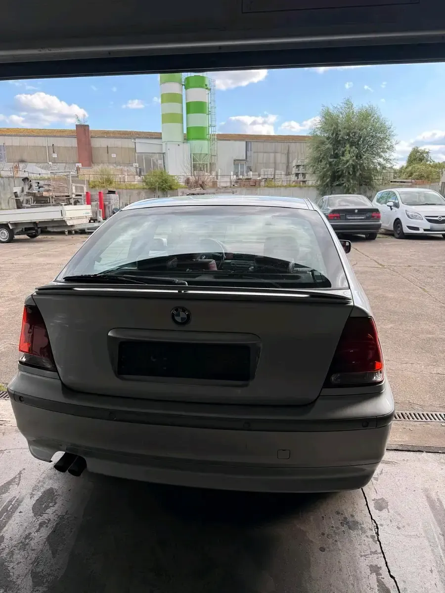 Gebraucht BMW 325 192 PS (141 kW) 2001 Silber Limousine