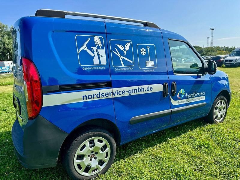 Gebraucht Fiat Doblò Basis 95 PS (69 kW) 2018 Blau Van / Kleinbus