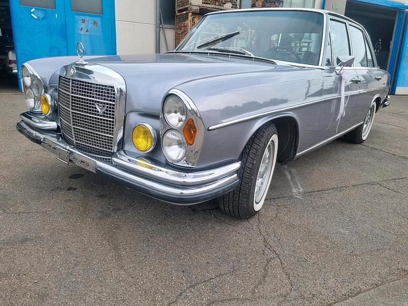 Grau Gebraucht 1972 Mercedes W108 Limousine | 13.500 € - Bild 1/4