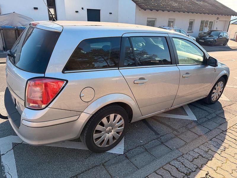 Gebraucht Opel Astra 110 PS (80 kW) 2010 Silber Kombi