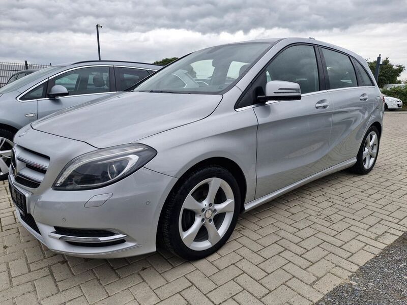 Silber Gebraucht 2012 Mercedes B180 Van / Kleinbus | 10.450 € (Etwas zu teuer) - Bild 1/4