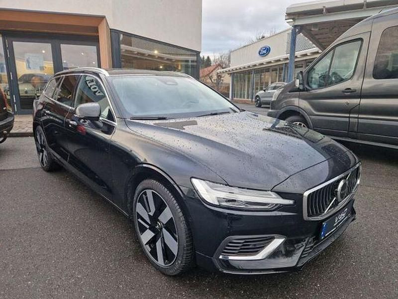 Gebraucht Volvo V60 Plus 253 PS (186 kW) 2025 Schwarz Kombi
