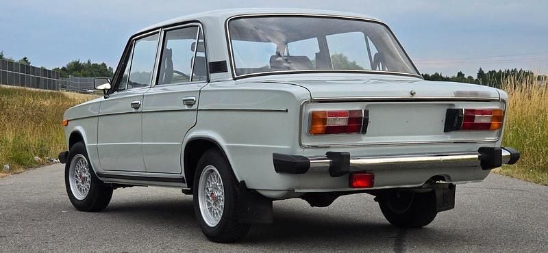Second-hand Lada 2106 68 CP (50 kW) 1989 Berlinǎ