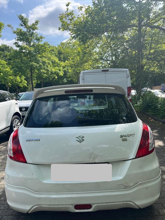 Weiß Gebraucht 2012 Suzuki Swift Basic Limousine | 3.250 € (Superpreis) - Bild 1/4