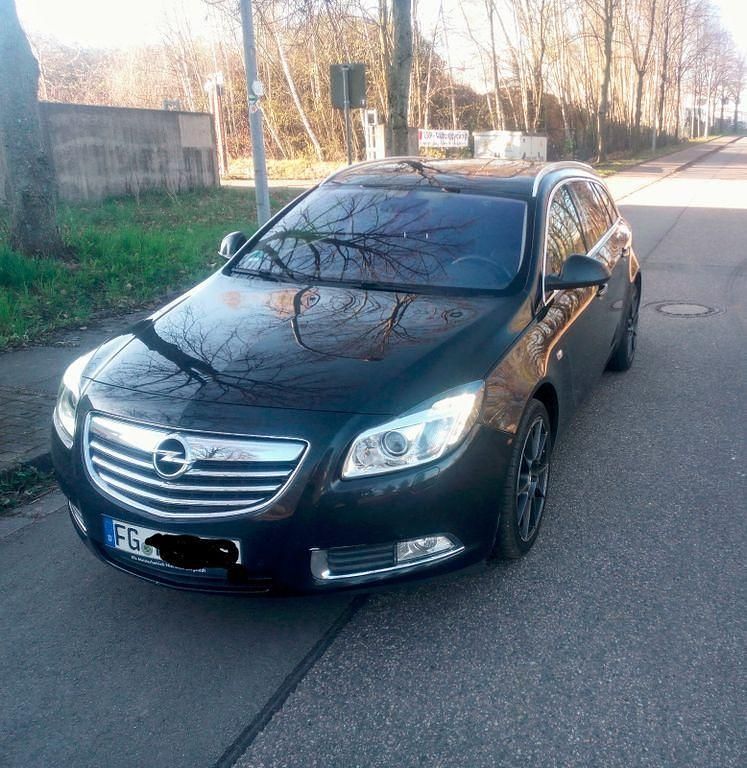 Second-hand Opel Insignia 194 CP (142 kW) 2013 Negru Break