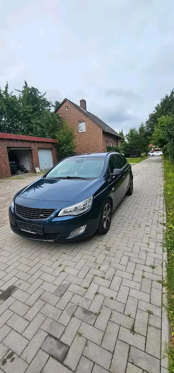 Gebraucht Opel Astra 125 PS (91 kW) 2011 Blau Kombi