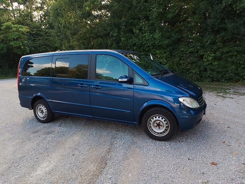 Blau Gebraucht 2005 Mercedes Viano Van / Kleinbus | 8.900 € (Guter Preis) - Bild 1/4
