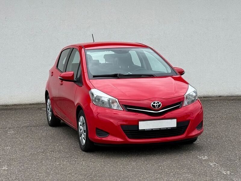 Rot Gebraucht 2013 Toyota Yaris Life Limousine | 7.490 € (Fairer Preis) - Bild 1/4